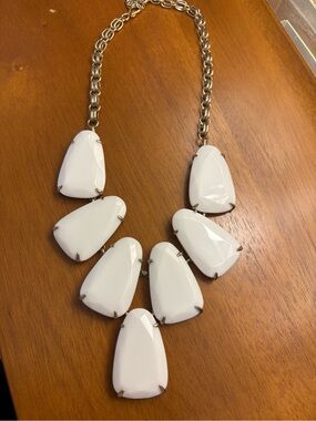 Kendra Scott Harlow Nevklace in White and Gold